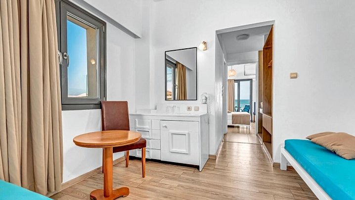 Sunset Beach Hotel - Wohnbeispiel Familienzimmer Meerblick (Zimmercodierung FBM)