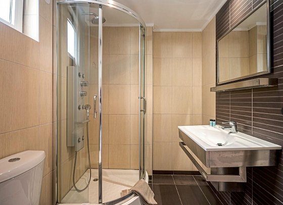 Meropi Hotel & Apartments - Badbeispiel (Zimmercodierung AB1)