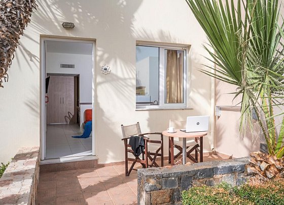 Meropi Hotel & Apartments