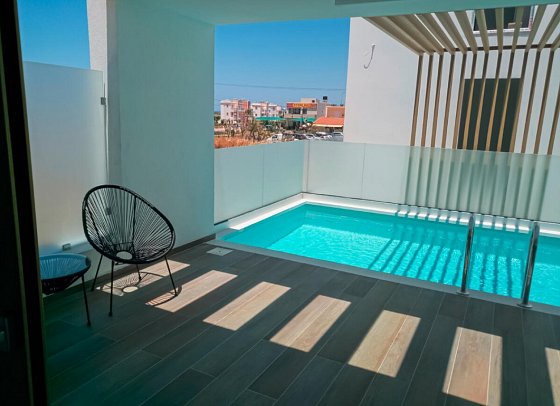 Meropi Hotel & Apartments - Wohnbeispiel Doppelzimmer Superior Privatpool (Zimmercodierung DSR)