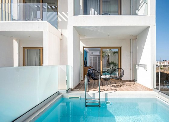Meropi Hotel & Apartments - Wohnbeispiel Doppelzimmer Superior Privatpool (Zimmercodierung DSR)