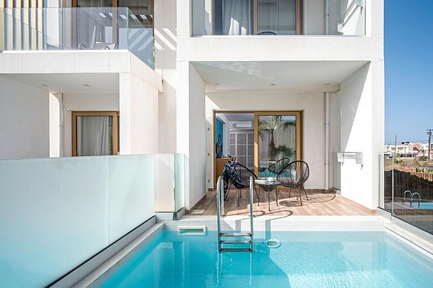 Meropi Hotel & Apartments - Wohnbeispiel Doppelzimmer Superior Privatpool (Zimmercodierung DSR)