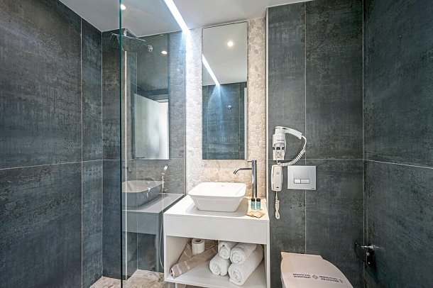 Meropi Hotel & Apartments - Badbeispiel (Zimmercodierung DS1)