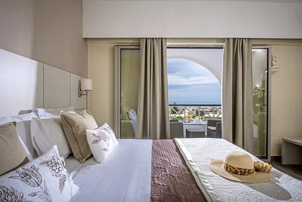 Matheo Villas & Suites - Wohnbeispiel Doppelzimmer Meerblick (Zimmercodierung DBM)