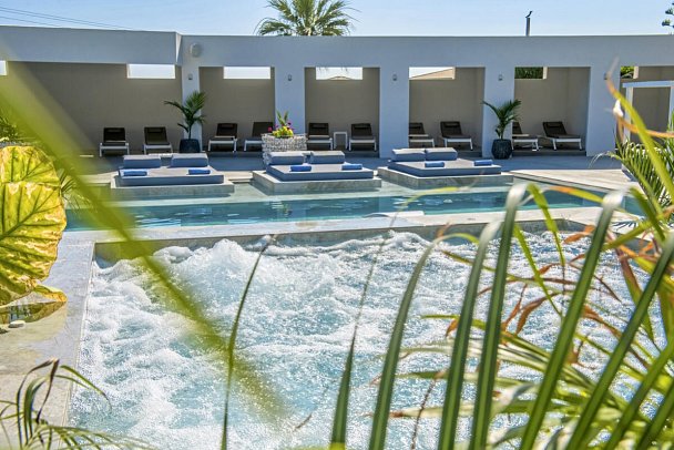 Matheo Villas & Suites