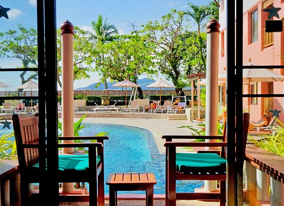 Seaview Patong Hotel - Wohnbeispiel Deluxe Pool Access (Zimmercodierung UDQ)