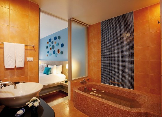 Andamantra Resort & Villa Phuket - Badbeispiel Premium Deluxe (Zimmercodierung UM3)