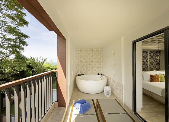 Avista Grande Phuket Karon - MGallery - Wohnbeispiel Deluxe Suite with Whirlpool Bath Mountain View (Zimmercodierung WD1)