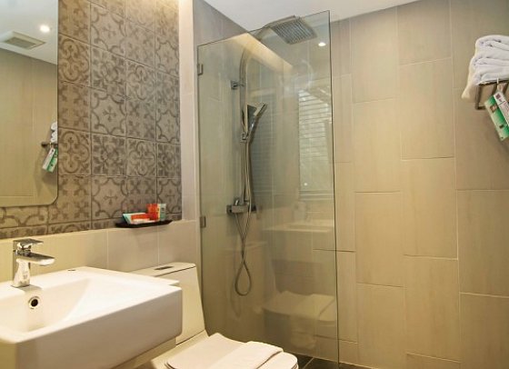 Baan Karon Resort - Badbeispiel Deluxe Family (Zimmercodierung FB1)