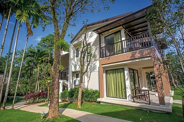 The Leaf on the Sands by Katathani