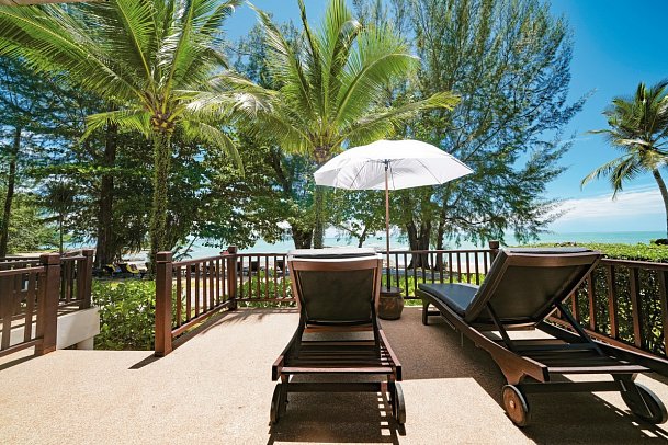 Sentido Khao Lak - Terrassenbeispiel Deluxe Bungalow Beach Front (Zimmercodierung BDM)