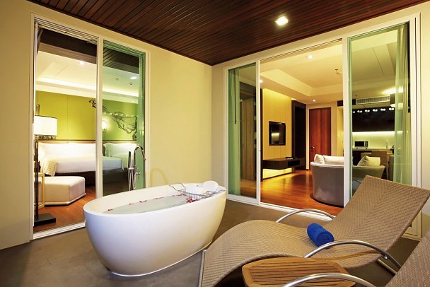 Graceland Khaolak Beach Resort - Wohnbeispiel Moken Suite Pool View (Zimmercodierung WBP)