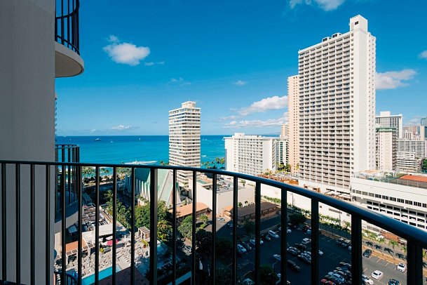 Waikiki Beach Marriott Resort & Spa - Beispiel Balkon Kealohilani Ocean View (Zimmercodierungen U4M, U5M, U6M, U8M, U9M, UM1, UM2, UM3, UM4 & UM5)