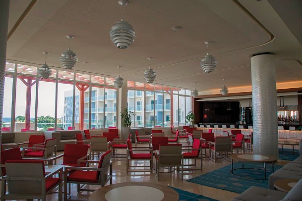 Gran Muthu Almirante Beach