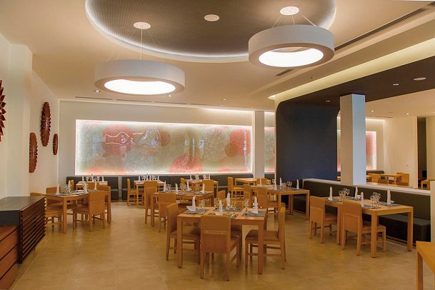 Gran Muthu Almirante Beach