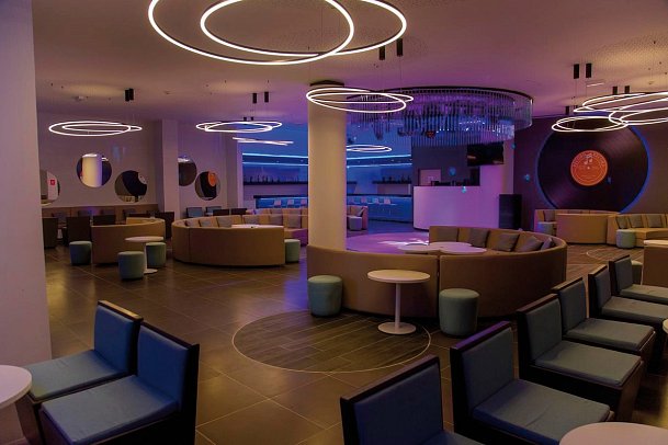 Gran Muthu Almirante Beach