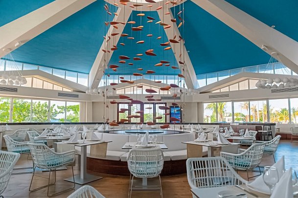 Gran Muthu Almirante Beach