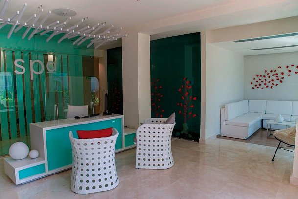 Gran Muthu Almirante Beach