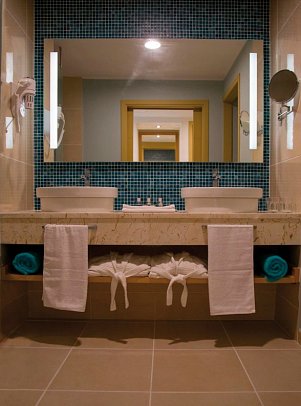 Gran Muthu Almirante Beach