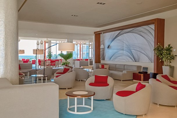 Gran Muthu Almirante Beach