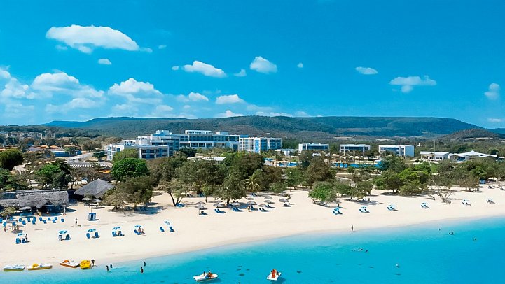 Gran Muthu Almirante Beach