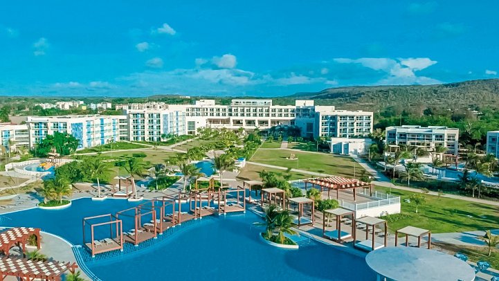 Gran Muthu Almirante Beach