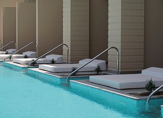 JAZ Elite Asteria - Beispiel Terrasse Familienzimmer Deluxe Swim Up (Zimmercodierung FDQ)
