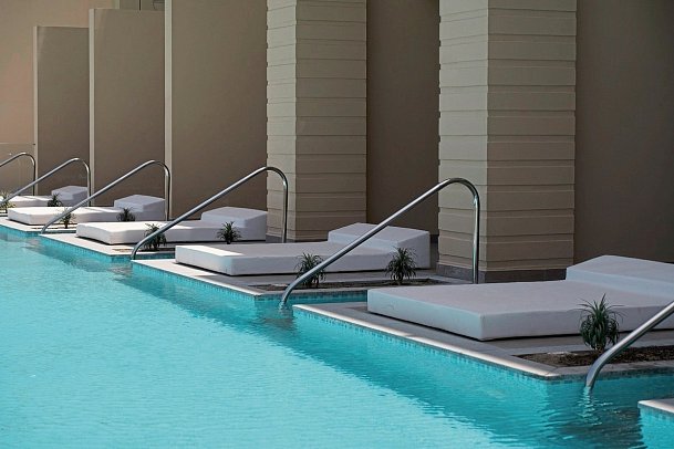 JAZ Elite Asteria - Beispiel Terrasse Familienzimmer Deluxe Swim Up (Zimmercodierung FDQ)