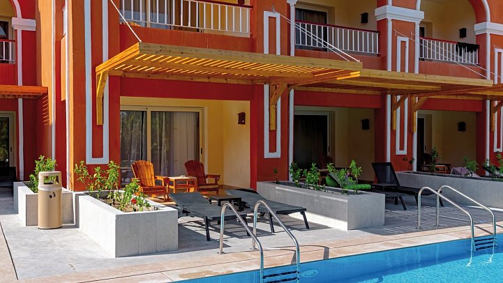 Sentido Caribbean World Soma Bay - Beispiel Terrasse Doppelzimmer Swim Up Gartenblick (Zimmercodierung D1Q)