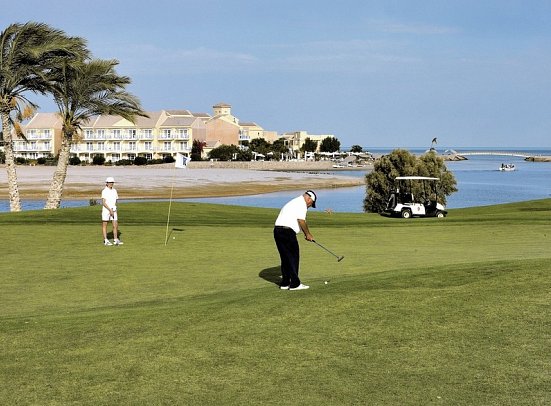 Mövenpick Resort & Spa El Gouna - Golfplatz im Ort