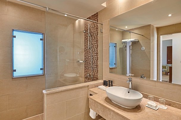 Steigenberger Aqua Magic - Beispiel Badezimmer (Zimmercodierungen DD1, DD4, DE1, DS1, DSP, JI1, FV1, WI1 & FB9)