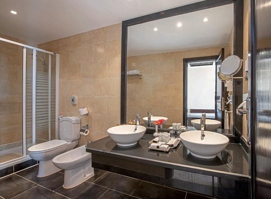 Fort Arabesque - The West Bay - Beispiel Bad Juniorsuite (Zimmercodierung JB1)