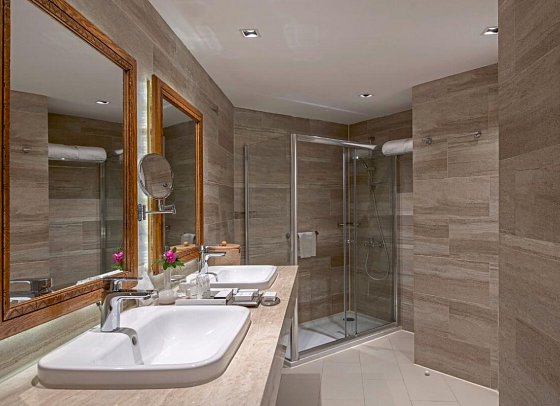 Fort Arabesque - The West Bay - Beispiel Bad Elite Suite (Zimmercodierungen W1M & JD1)