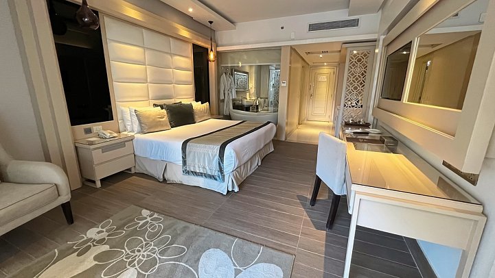 KaiSol Romance Resort - Wohnbeispiel Doppelzimmer Deluxe Swim Up (Zimmercodierungen UDQ & DDQ)