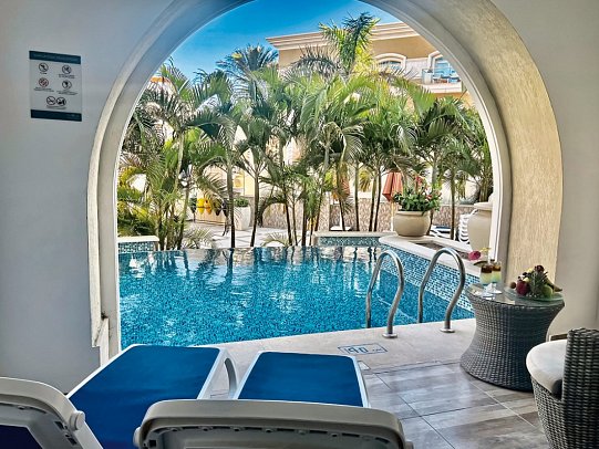 KaiSol Romance Resort - Wohnbeispiel Doppelzimmer Deluxe Swim Up (Zimmercodierungen UDQ & DDQ)