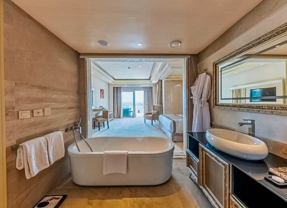 KaiSol Romance Resort - Beispiel Bad Doppelzimmer Deluxe Jacuzzi (Zimmercodierung UD1)