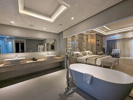 KaiSol Romance Resort - Beispiel Bad Jacuzzi Suite (Zimmercodierungen WB1 & WBP)