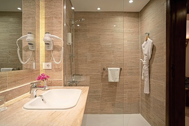 Fort Arabesque Resort & Spa - Beispiel Bad Familienzimmer (Zimmercodierung FB1)