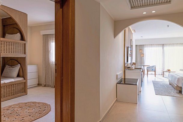 Fort Arabesque Resort & Spa - Wohnbeispiel Suite Familie seitl. Meerblick (Zimmercodierung WIN)