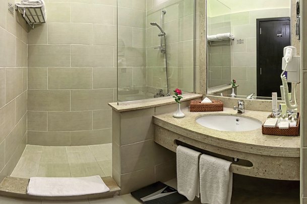 JAZ Makadi Oasis Resort - Beispiel Bad (Zimmercodierungen DSG, DCG, DSP, DCP, FDG, FDP, FSG & FSP)