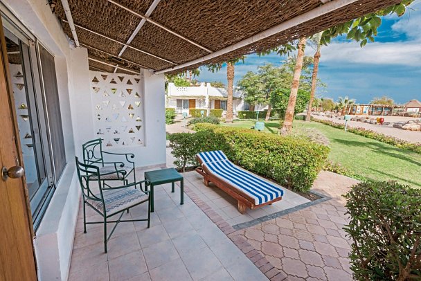 Shams Safaga Resort - Beispiel Terrasse Bungalow Gartenblick (Zimmercodierungen BBG, BB1 & BC1)