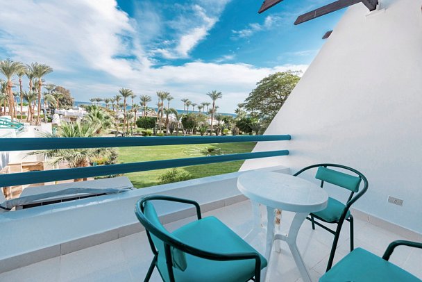 Shams Safaga Resort - Beispiel Balkon Doppelzimmer Standard seitl. Meerblick (Zimmercodierungen DGN, DCN, DPN, DG1, DC1 & DGA)