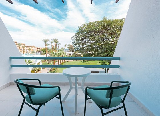 Shams Safaga Resort - Beispiel Balkon Doppelzimmer Standard seitl. Meerblick (Zimmercodierungen DGN, DCN, DPN, DG1, DC1 & DGA)