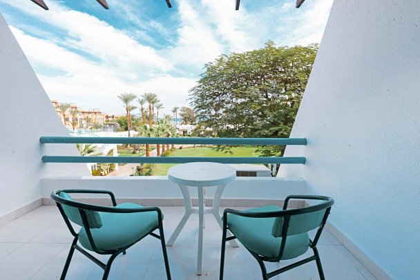 Shams Safaga Resort - Beispiel Balkon Doppelzimmer Standard seitl. Meerblick (Zimmercodierungen DGN, DCN, DPN, DG1, DC1 & DGA)