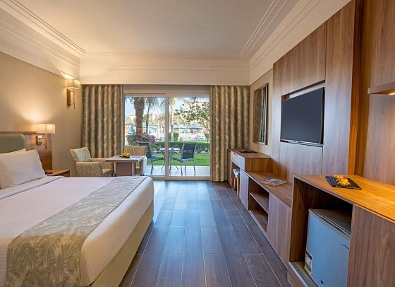 SRNTY Sun Ray - Wohnbeispiel Doppelzimmer Premium Poolblick (Zimmercodierungen DMP & DC1)