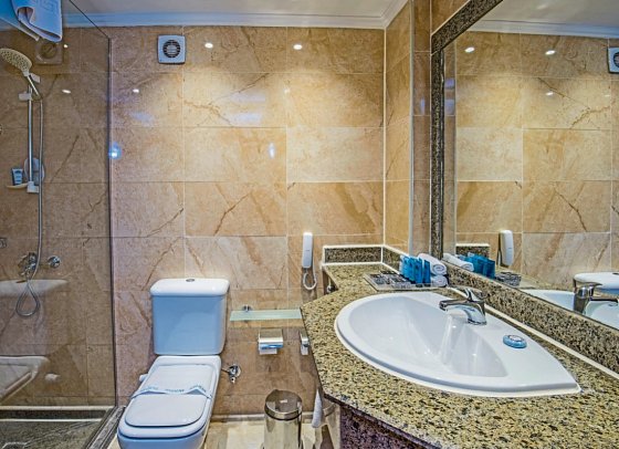 SUNRISE Aqua Joy Resort - Beispiel Bad Doppelzimmer (Zimmercodierungen DG1, D1G, D1N, D1M, DG2, DC3, DG3, DC1, DGN, DCC, DGM & DCM)