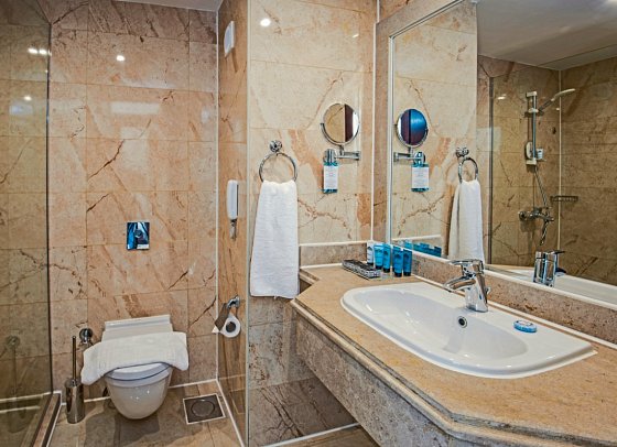 SUNRISE Aqua Joy Resort - Beispiel Bad Doppelzimmer Swim Up (Zimmercodierung DBQ)