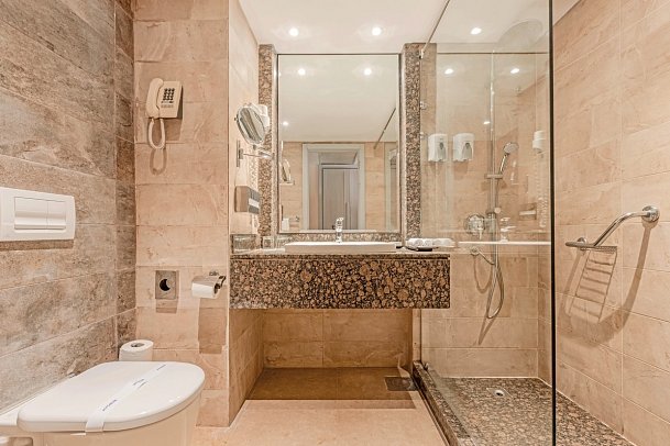 Continental Hotel Hurghada - Beispiel Bad Doppelzimmer Standard Meerblick (Zimmercodierungen DGM & DCM)