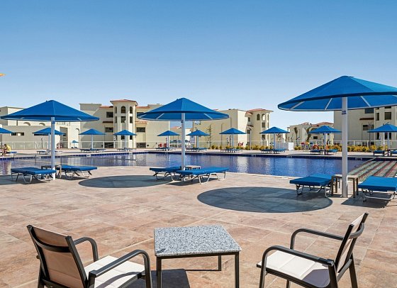 Albatros Makadi Resort - Beispiel Terrasse Familienzimmer Poolblick (Zimmercodierungen F1P & FDP)