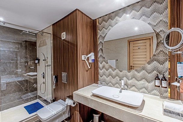 SUNRISE Garden Beach Resort - Beispiel Bad Juniorsuite Gartenblick (Zimmercodierung JB1)